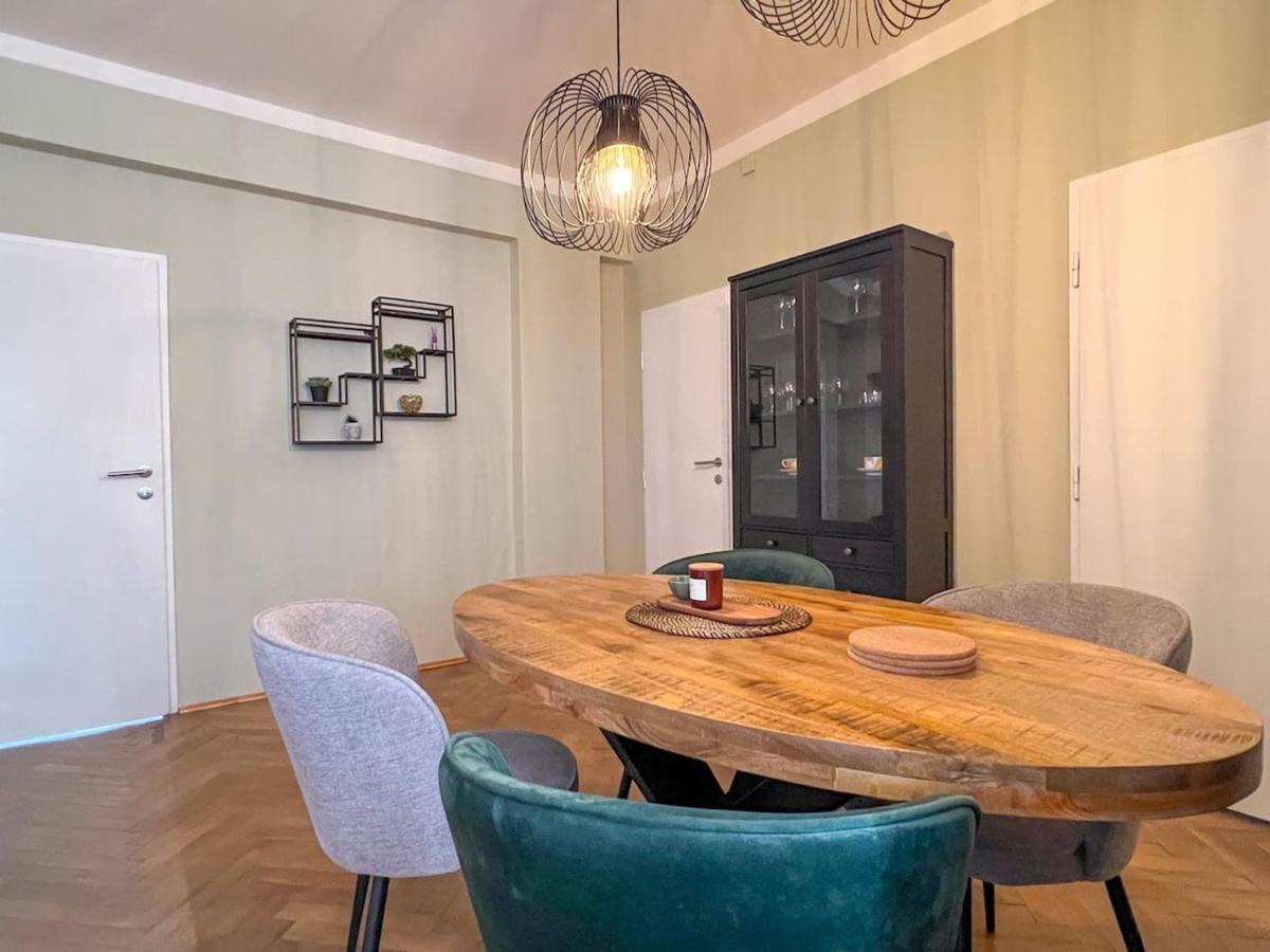 Апартаменти 96m2 Of Comfort And Style: 4bd In Old Town *