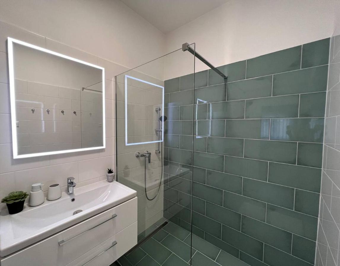 96m2 Of Comfort And Style: 4bd In Old Town Апартаменти *