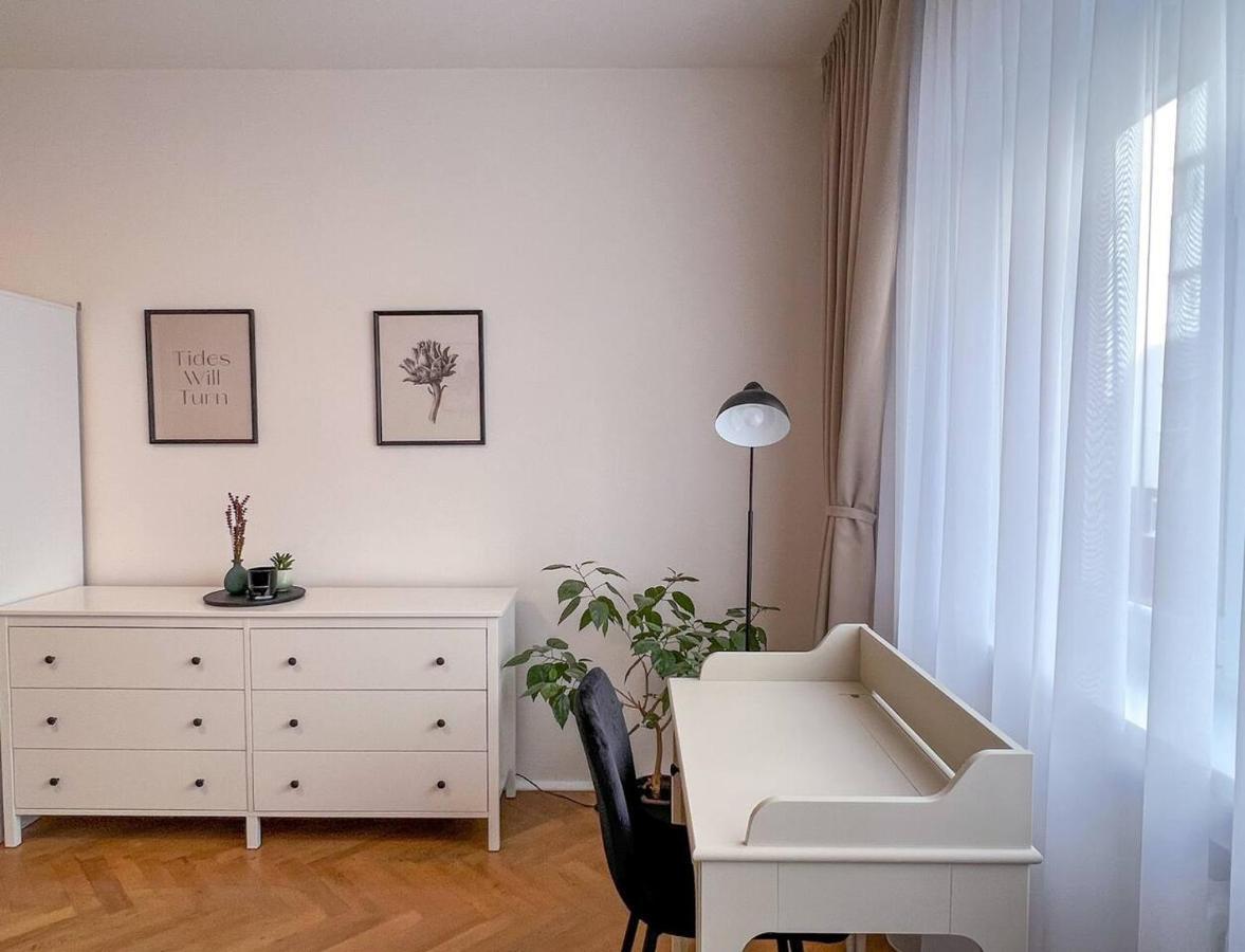 Апартаменти 96m2 Of Comfort And Style: 4bd In Old Town Братислава