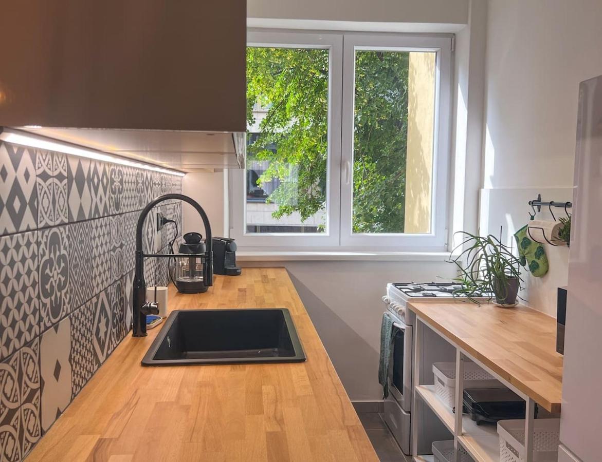 96m2 Of Comfort And Style: 4bd In Old Town Братислава
