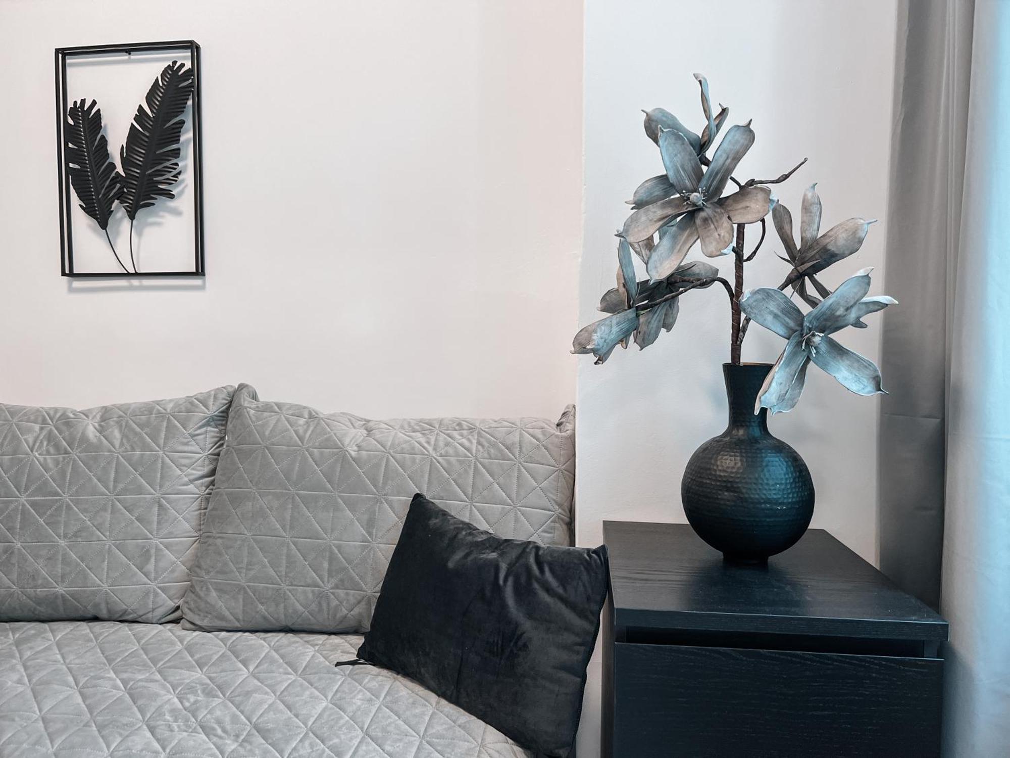 96m2 Of Comfort And Style: 4bd In Old Town Братислава