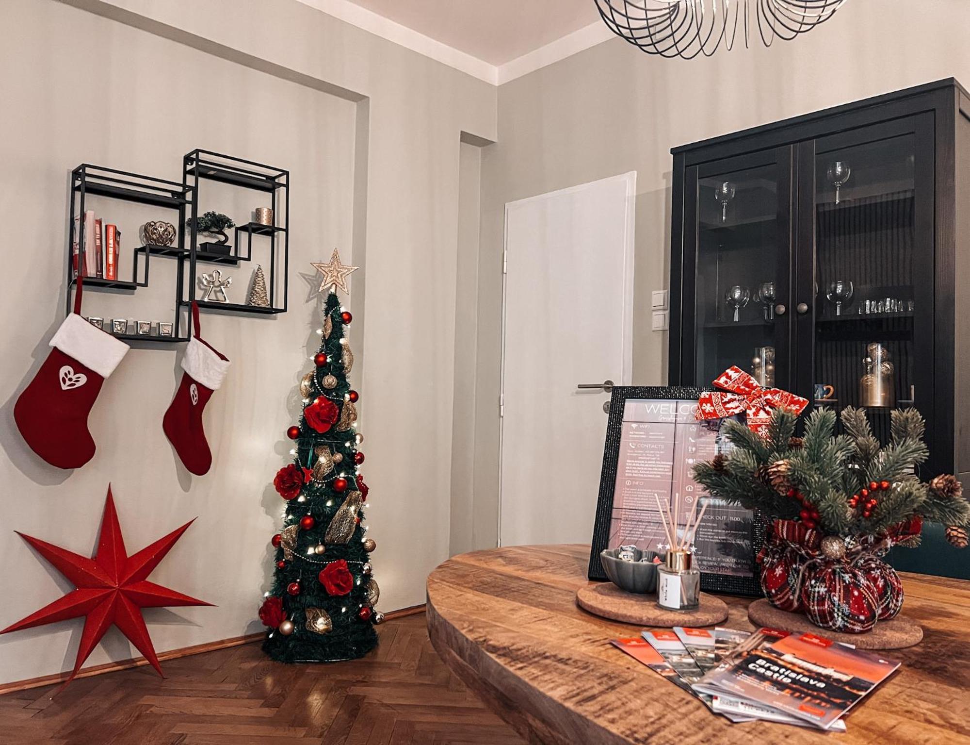 96m2 Of Comfort And Style: 4bd In Old Town Апартаменти *